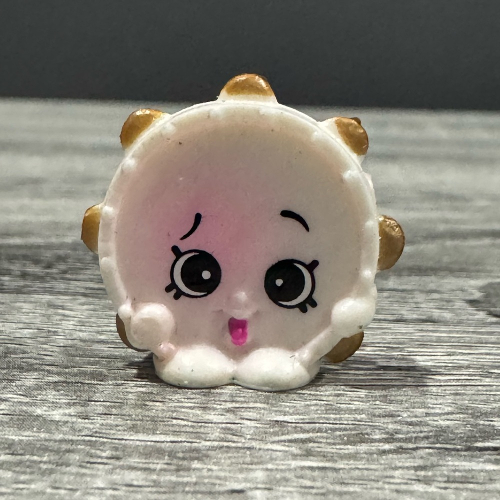 Shopkins | Music: White/Pink Tammy Tambourine (5-036) - Mini Collectible Figure